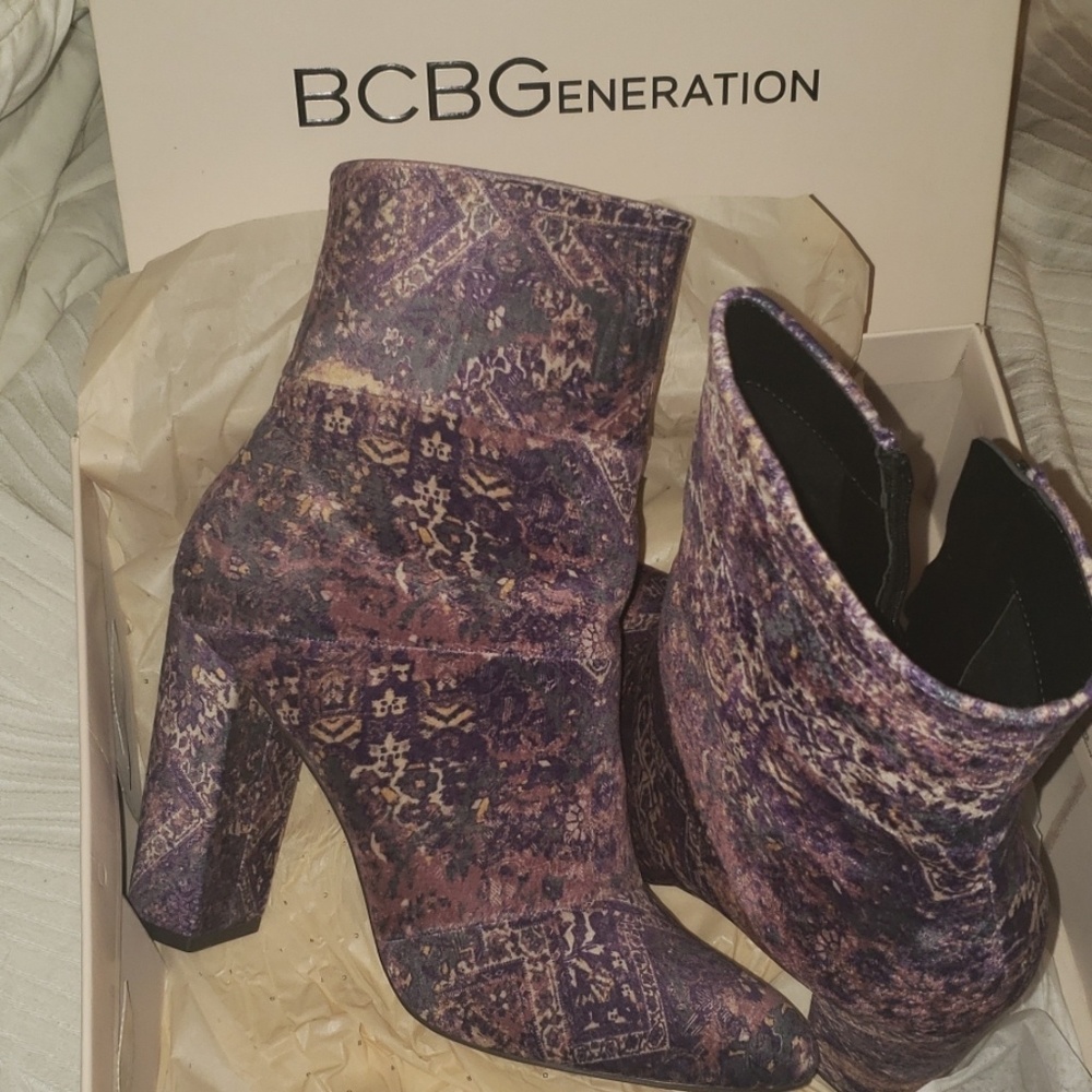 BCBG booties♡